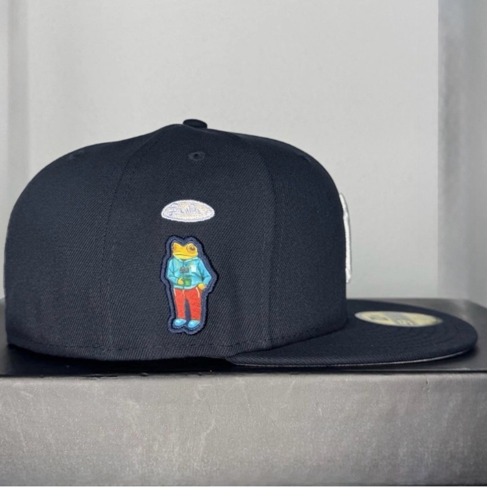Yankee’s Size 8- New Era 59Fifty (5950) x Bad Bunny x FRSH Company ‘Nuevayol’ 🔥 - Picture 3 of 7